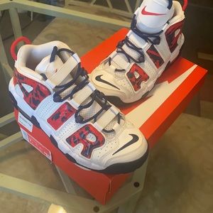 Nike sneaker red white and blue boys size 7Y comes with box